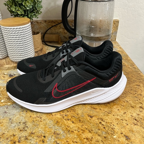 Nike Quest 5 size 10.5 - Picture 3 of 9